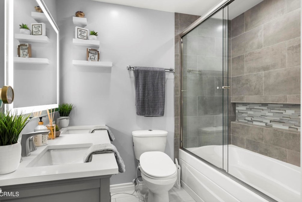 1010 Olive St, Oxnard CA 93033-5024 exterior