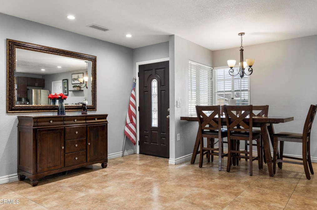 1010 Olive St, Oxnard CA 93033-5024 exterior