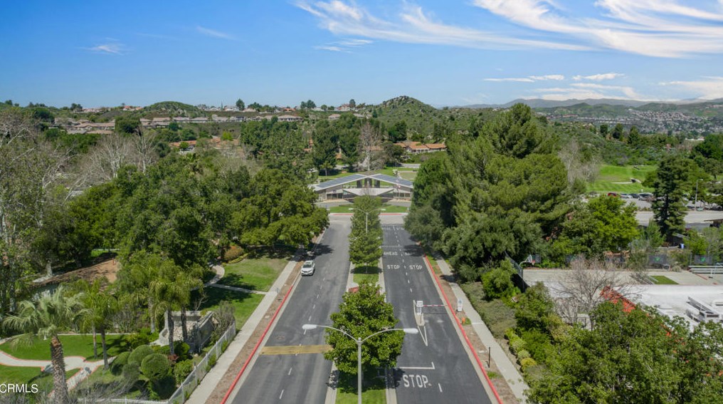 19237 Avenue Of The Oaks, Santa Clarita CA  91321-4736 exterior