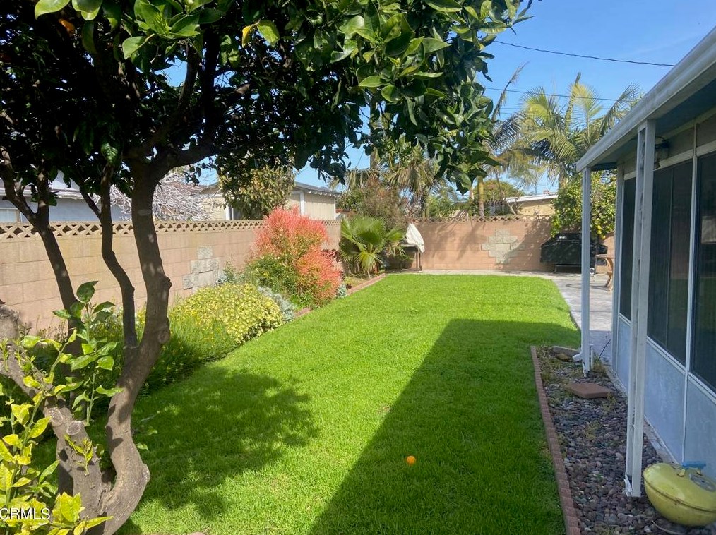 3611 E St, Oxnard CA 93033-6055 exterior