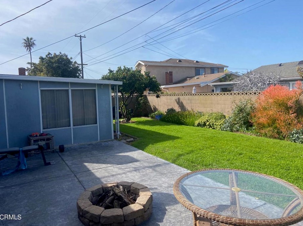 3611 E St, Oxnard CA 93033-6055 exterior