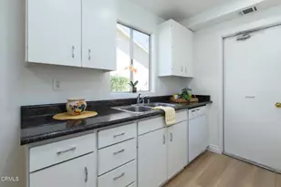 24121 Village 24, Camarillo, CA 93012 - Photo 20