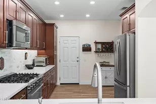 596 Fenwick Way, Simi Valley, CA 93065 - Photo 16