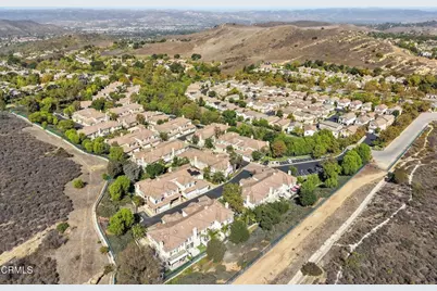 596 Fenwick Way #C, Simi Valley, CA 93065 - Photo 38