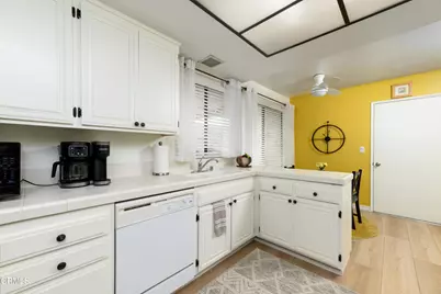 38003 Village 38, Camarillo, CA 93012 - Photo 10