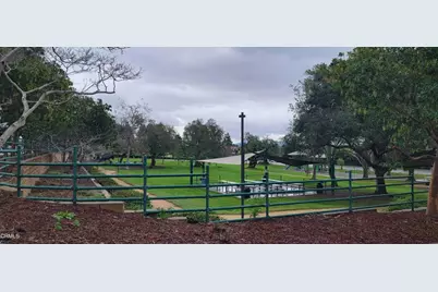 133 137 Calle Vista, Camarillo, CA 93010 - Photo 2