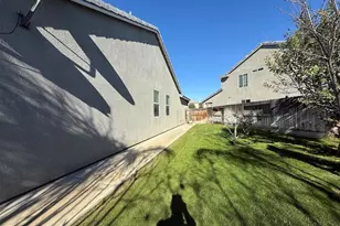 12217 Quiet Creek Way, Bakersfield, CA 93311 - Photo 24