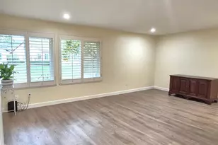 18220 Village 18, Camarillo, CA 93012 - Photo 10