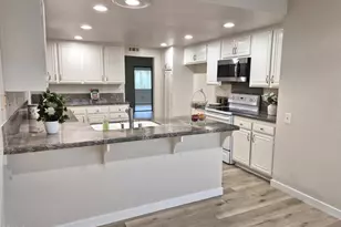 42036 Village 42, Camarillo, CA 93012 - Photo 10