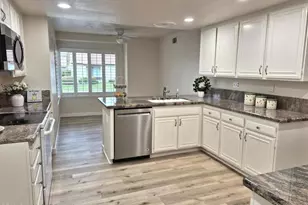 42036 Village 42, Camarillo, CA 93012 - Photo 8
