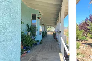 18300 Grant Pl, Tehachapi, CA 93561 - Photo 2