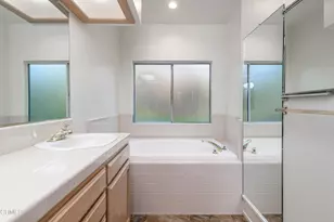 12320 Backdrop Ct, Bakersfield, CA 93306 - Photo 20