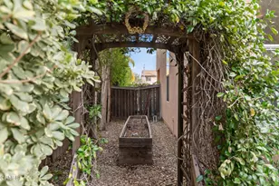 15137 Trail View Ct, Los Angeles, CA 91342 - Photo 26