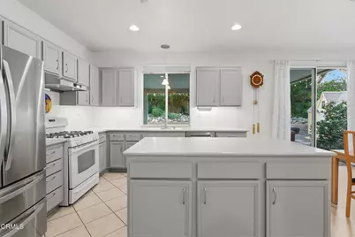 15137 Trail View Court, Los Angeles, CA 91342 - Photo 10
