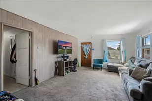 225 W Iris St, Oxnard, CA 93033 - Photo 2