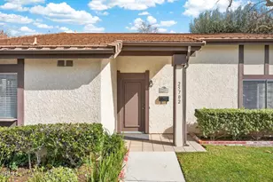 25702 Vista Fairways Dr, Valencia, CA 91355 - Photo 6