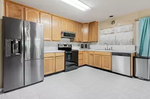 1805 Hillary Ct, Simi Valley, CA 93065 - Photo 10