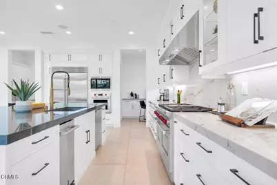 11944 N Red Hawk Lane, Porter Ranch, CA 91326 - Photo 10