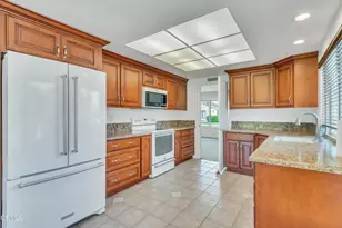 32118 Village 32, Camarillo, CA 93012 - Photo 14