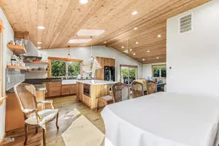 7035 Oxnard Ave, Ventura, CA 93001 - Photo 14