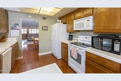30110 Village 30, Camarillo, CA 93012 - Photo 12