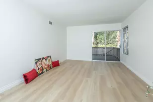 15421 Village 15, Camarillo, CA 93012 - Photo 8