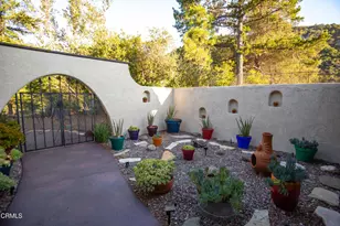 548 Live Oak Cir Dr, Calabasas, CA 91302 - Photo 2