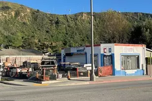 880 N Ventura Ave, Ventura, CA 93001 - Photo 1