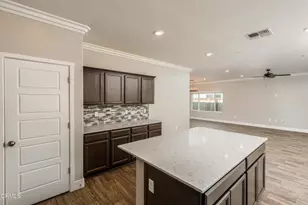 9634 Silver Falls Ln, Shafter, CA 93263 - Photo 12