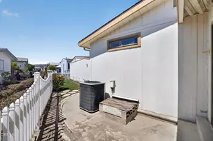 84 Poinsettia Gardens Dr, Ventura, CA 93004 - Photo 42
