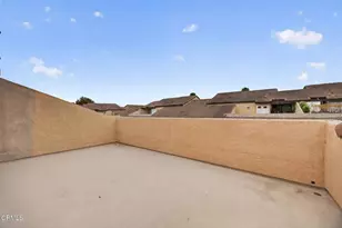 176 Fashion Park Pl, Oxnard, CA 93033 - Photo 22