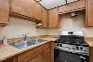 176 Fashion Park Pl, Oxnard, CA 93033 - Photo 16