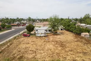 628 E 3rd St, Bakersfield, CA 93307 - Photo 2