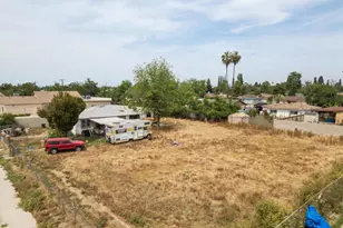 628 E 3rd St, Bakersfield, CA 93307 - Photo 6