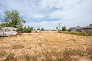 628 E 3rd St, Bakersfield, CA 93307 - Photo 14