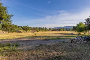 560 Riverside Rd, Oak View, CA 93022 - Photo 14
