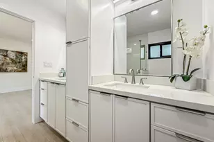 20930 Almazan Rd, Woodland Hills, CA 91364 - Photo 36