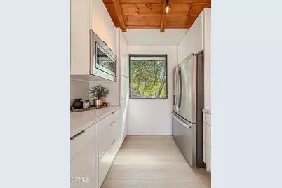 20930 Almazan Road, Woodland Hills, CA 91364 - Photo 14