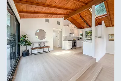 20930 Almazan Road, Woodland Hills, CA 91364 - Photo 18