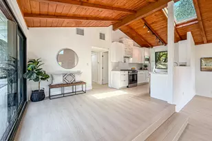 20930 Almazan Rd, Woodland Hills, CA 91364 - Photo 18