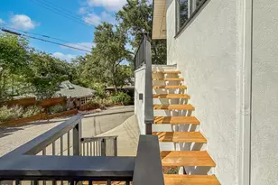 20930 Almazan Rd, Woodland Hills, CA 91364 - Photo 46