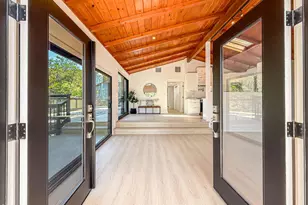 20930 Almazan Rd, Woodland Hills, CA 91364 - Photo 4