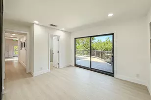 20930 Almazan Rd, Woodland Hills, CA 91364 - Photo 34
