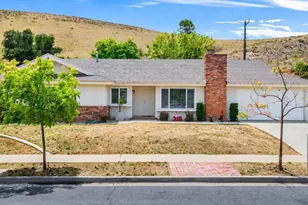 252 W Columbia Rd, Thousand Oaks, CA 91360 - Photo 2