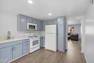 39107 Village 39, Camarillo, CA 93012 - Photo 22