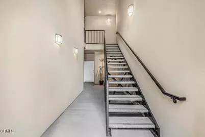 990 Holiday Avenue, Ventura, CA 93003 - Photo 28