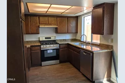 220 S Palm Avenue, Santa Paula, CA 93060 - Photo 2