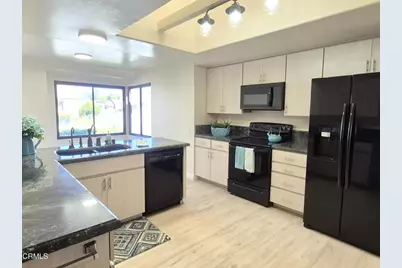42224 Village 42, Camarillo, CA 93012 - Photo 10