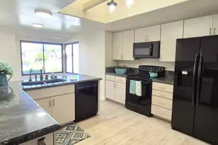 42224 Village 42, Camarillo, CA 93012 - Photo 10