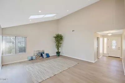 17210 Village 17, Camarillo, CA 93012 - Photo 8